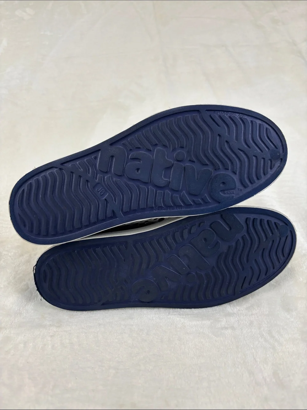 NATIVE Jefferson Navy Slip-On Outdoor Shoes Size J6